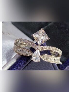 Elegant Women’s Silver ring